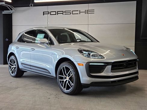 Certified 2026 Porsche Macan AWD/4WD image 29