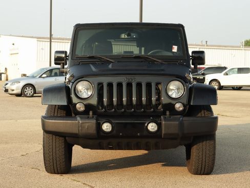 Used 2015 Jeep Wrangler Unlimited Sahara image 2