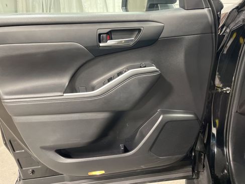 Used 2024 Toyota Highlander XLE image 26