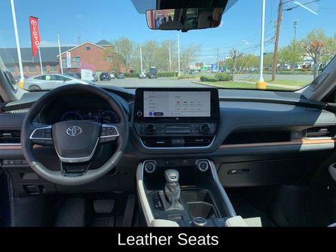 Used 2024 Toyota Grand Highlander AWD image 15