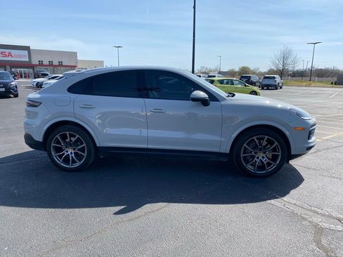 Used 2023 Porsche Cayenne Coupe image 10