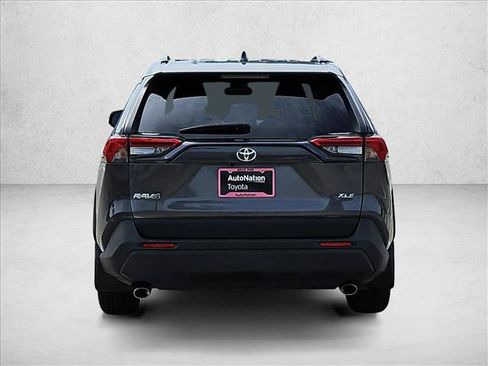 Used 2021 Toyota RAV4 XLE w/ Convenience Package FWD image 7