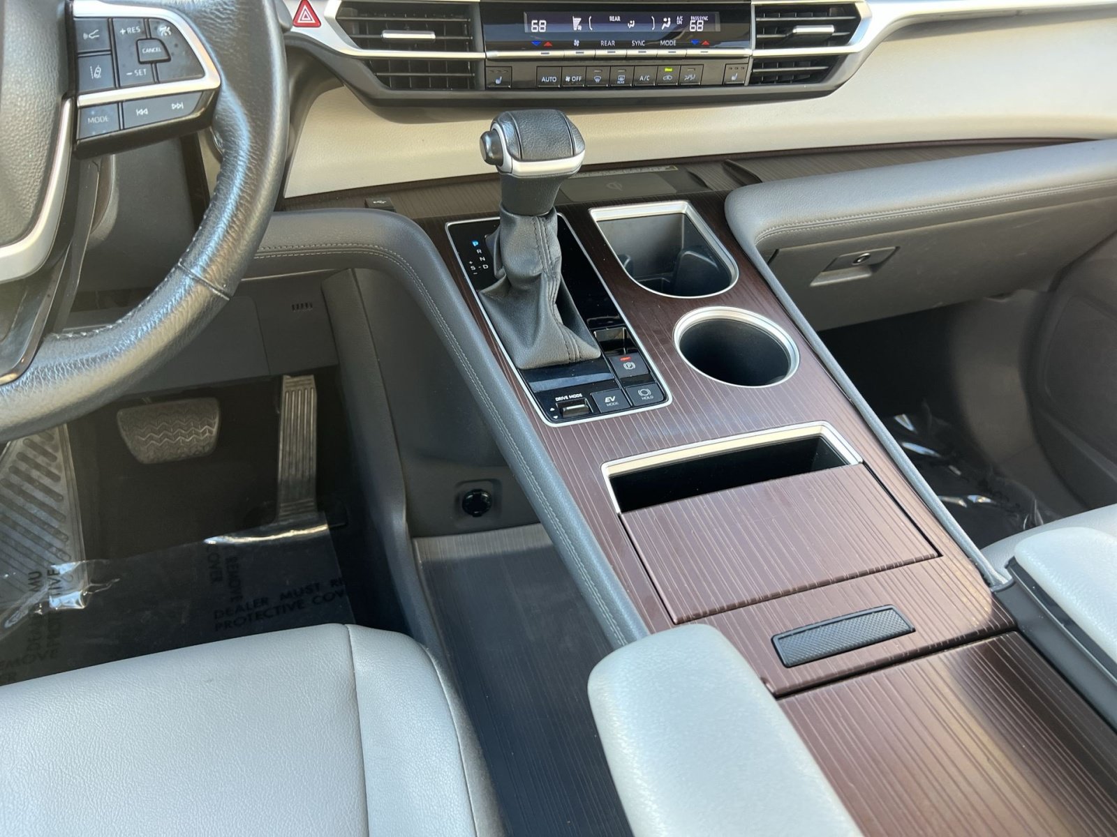 Used 2024 Toyota Sienna XLE w/ XLE Plus Package AWD/4WD image 23