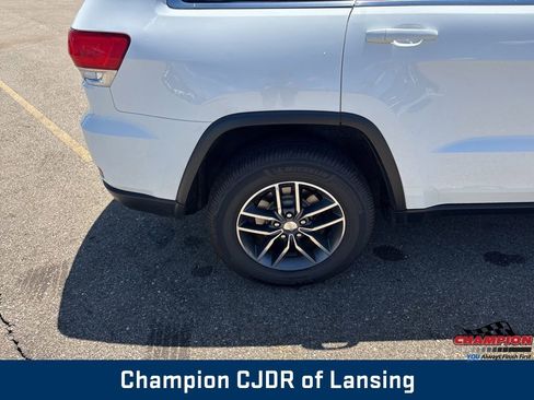 Used 2018 Jeep Grand Cherokee Laredo AWD/4WD image 36