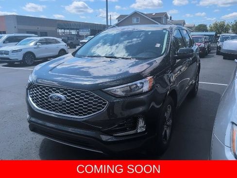 Used 2024 Ford Edge SEL w/ Convenience Package AWD/4WD image 3