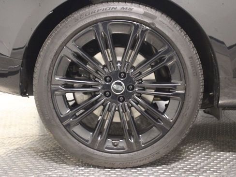 Certified 2025 Land Rover Range Rover SE AWD/4WD image 14