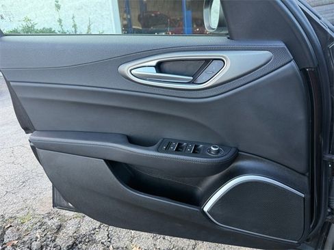 Used 2022 Alfa Romeo Giulia Veloce image 10