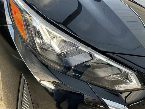 New 2025 Nissan Sentra SV image 18