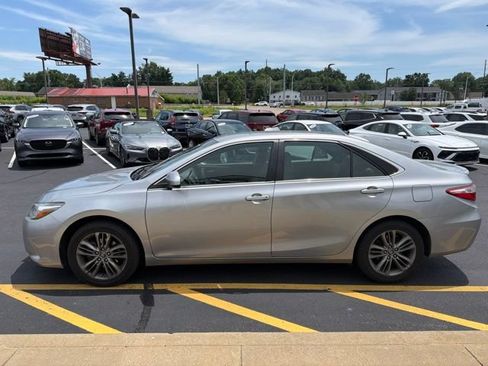 Used 2017 Toyota Camry SE FWD image 3