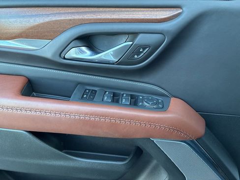 Used 2024 GMC Yukon XL Denali Ultimate AWD/4WD image 13