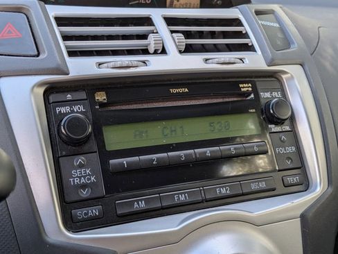 Used 2008 Toyota Yaris 2-Door Hatchback image 9