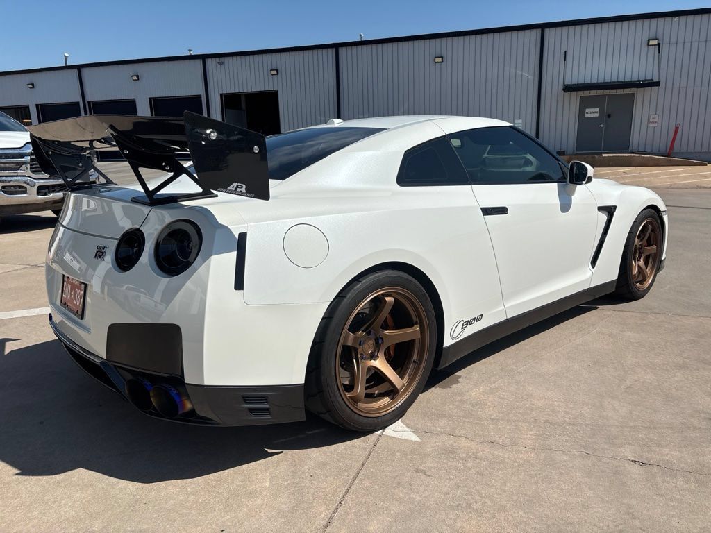 Used 2015 Nissan GT-R Premium AWD/4WD image 3