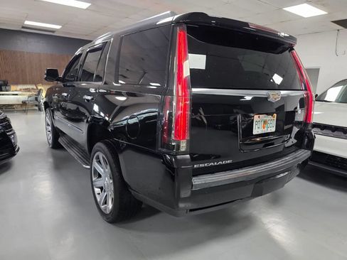 Used 2020 Cadillac Escalade Luxury RWD image 4