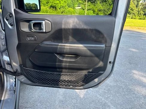 Used 2020 Jeep Wrangler Unlimited Sahara AWD/4WD image 9