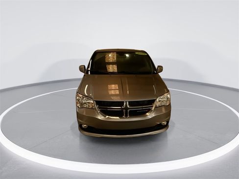 Used 2020 Dodge Grand Caravan SE image 3