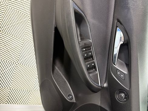 Used 2017 Chevrolet Cruze LS FWD image 11