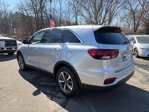 Used 2020 Kia Sorento FWD V6 image 4