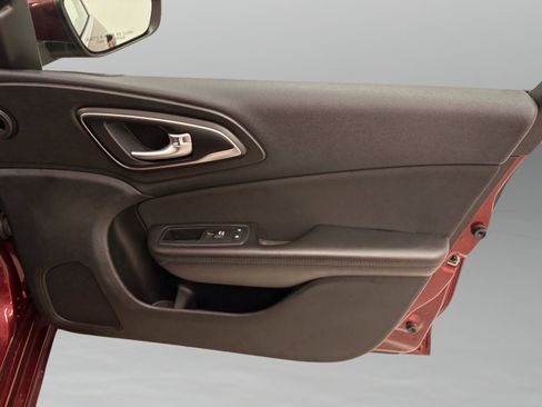 Used 2015 Chrysler 200 Limited w/ Convenience Group image 24