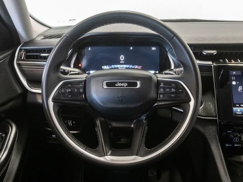 Used 2023 Jeep Grand Cherokee Laredo AWD/4WD image 13
