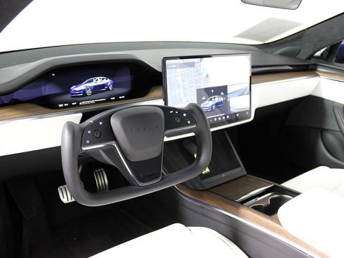 Used 2022 Tesla Model S Plaid image 8
