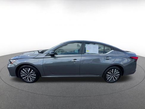 Used 2025 Nissan Altima 2.5 SV FWD image 7