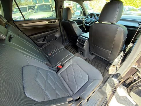 Used 2024 Volkswagen Atlas Cross Sport SE image 12