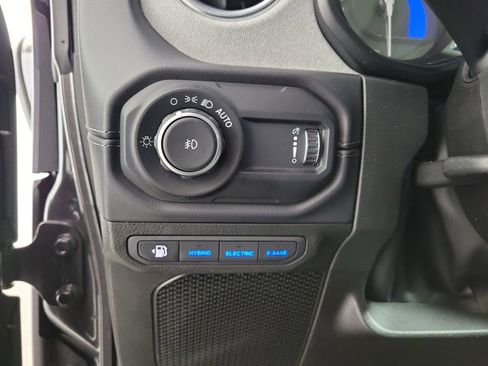 Used 2025 Jeep Wrangler Unlimited Sahara AWD/4WD image 13