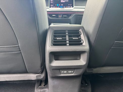 Used 2026 Volkswagen Tiguan SE FWD image 24