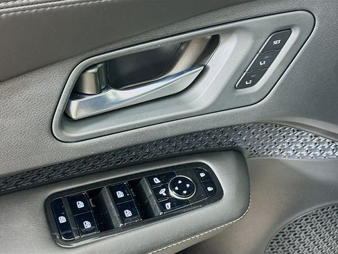 Used 2023 Nissan Ariya AWD image 15