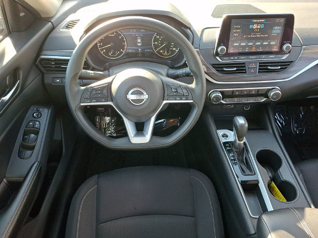 Used 2025 Nissan Altima 2.5 SV FWD image 11
