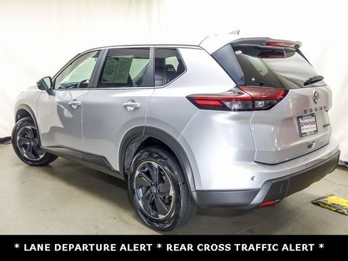 Used 2024 Nissan Rogue SV image 5