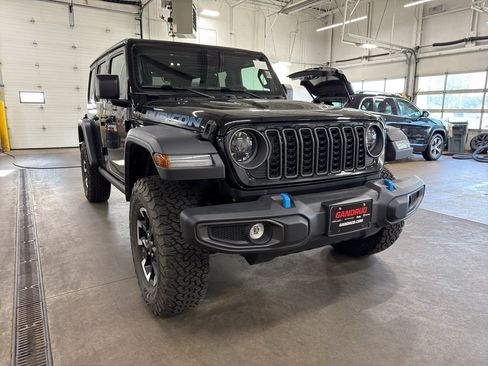 Used 2025 Jeep Wrangler Unlimited Rubicon 4xe w/ Safety Group AWD/4WD image 3