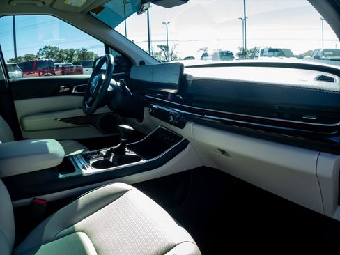 Used 2025 Kia Carnival SX Prestige image 15