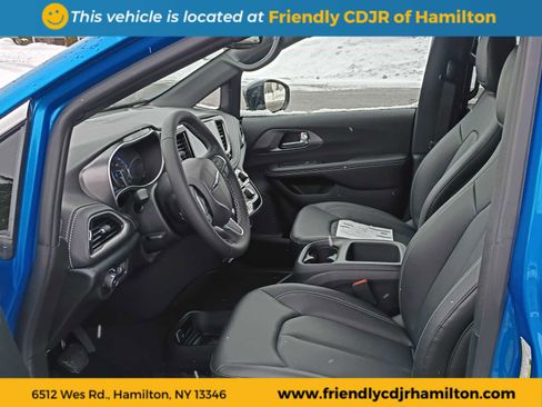 New 2026 Chrysler Pacifica Select image 11