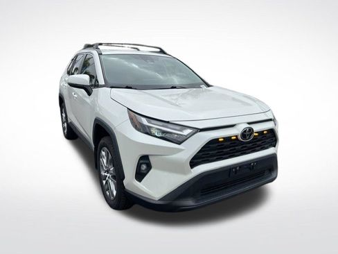 Used 2022 Toyota RAV4 XLE Premium FWD image 4