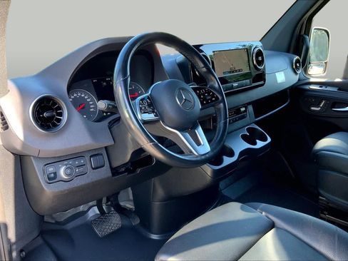 Used 2024 Mercedes-Benz Sprinter 2500 image 19