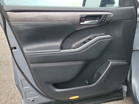 Used 2021 Toyota Highlander Platinum image 15