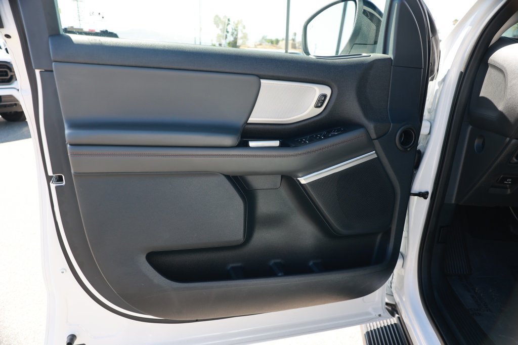 Used 2025 Ford Expedition Active RWD image 19