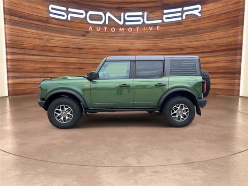 Used 2022 Ford Bronco Badlands AWD/4WD image 2