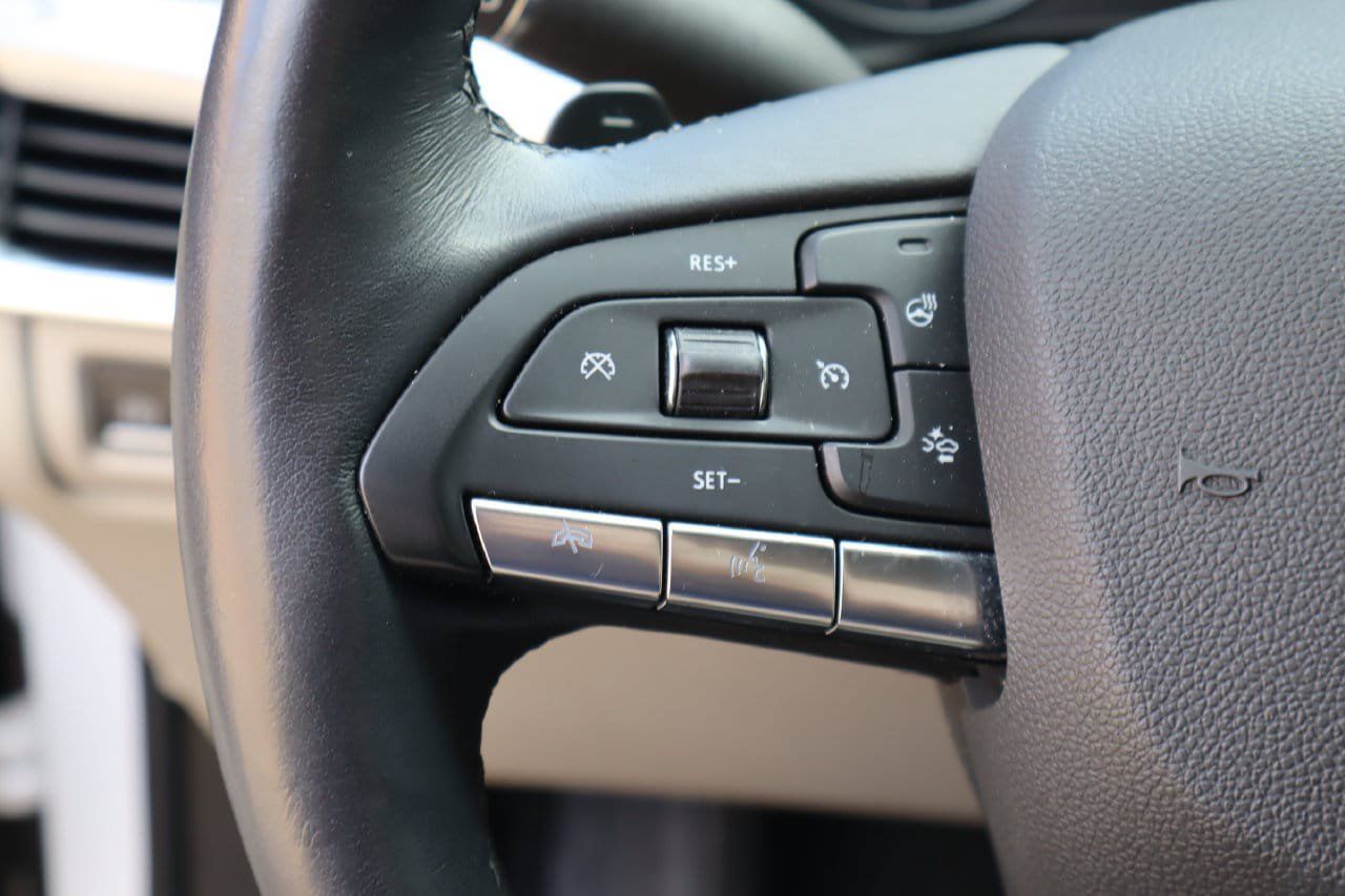 Used 2023 Cadillac XT4 Luxury w/ Cold Weather Package FWD image 13