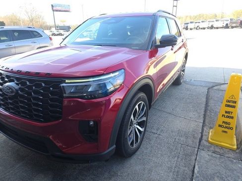 Used 2025 Ford Explorer ST-Line image 4