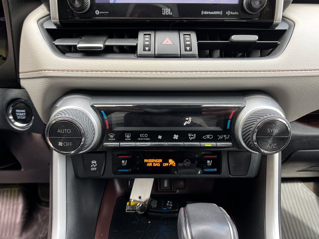 Used 2020 Toyota RAV4 Limited AWD/4WD image 19