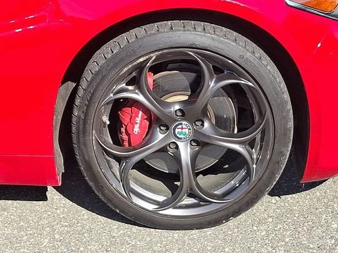Used 2018 Alfa Romeo Giulia Ti Sport w/ Quick Order Package 22S Sport AWD/4WD image 25