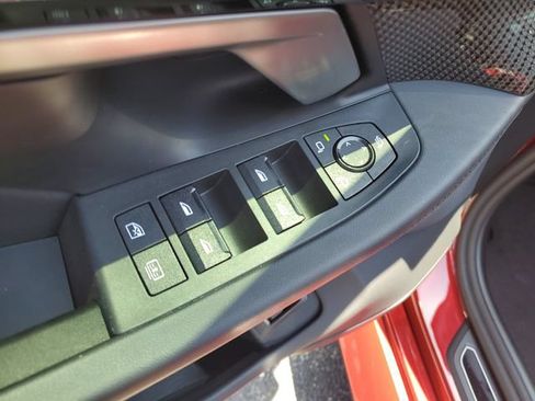 Used 2025 BMW M5 w/ Carbon Package AWD/4WD image 9
