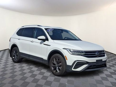 Used 2022 Volkswagen Tiguan SE w/ Panoramic Sunroof Package image 1