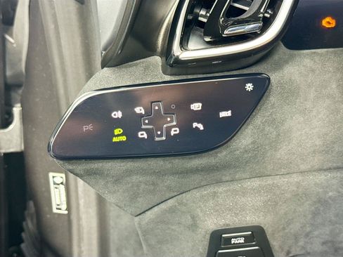 Used 2025 Ferrari Roma Spider RWD image 10