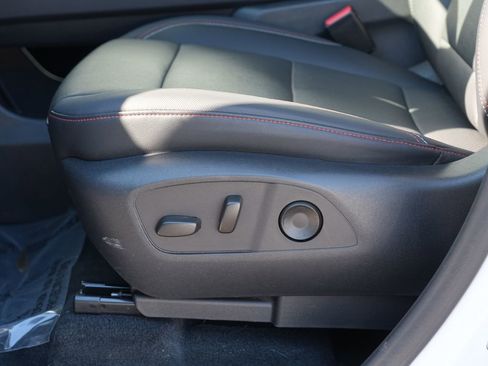 Used 2024 Chevrolet Traverse Z71 image 15