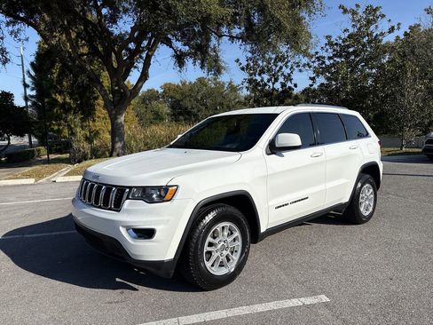 Used 2019 Jeep Grand Cherokee Laredo image 4