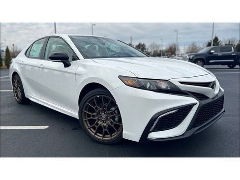 Used 2023 Toyota Camry SE image 1