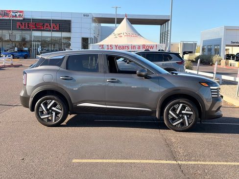 Certified 2025 Nissan Kicks SV FWD image 7